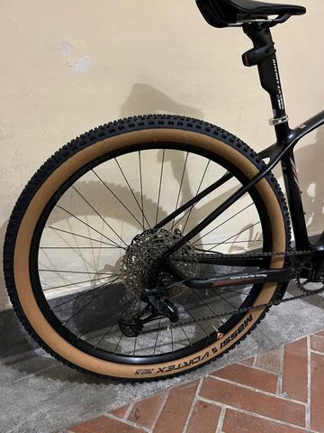 Race Mountain R29 Carbon 2021 Mountainbike de segunda mano, Negro — imagen 23 de 35