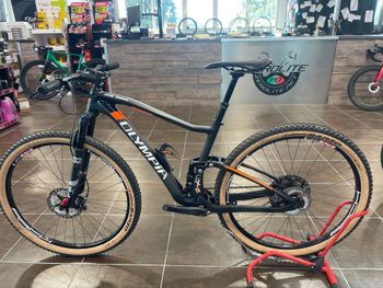Olympia Custom Shimano Deore XT 2022 Mountainbike usato, Nero — immagine 2 di 5