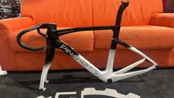 Gebrauchtes Pinarello F7 ULTEGRA Di2 2025 Frameset 2025 Road & Gravel, Weiß — Bild 2 von 9