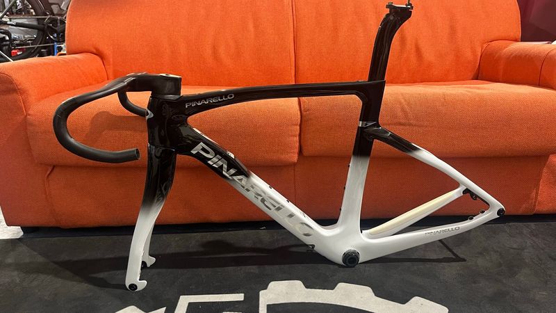 Gebrauchtes Pinarello F7 ULTEGRA Di2 2025 Frameset 2025 Road & Gravel, Weiß — Bild 2 von 9