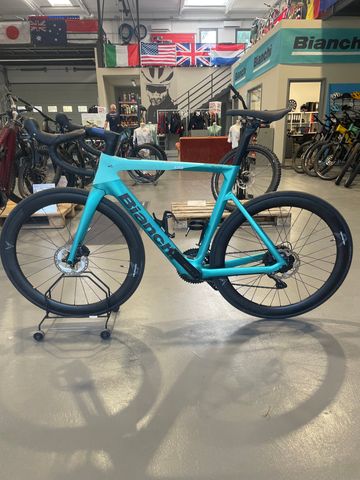Used Bianchi E-Oltre 2026 2026 Road & Gravel, Blue — image 6 of 10