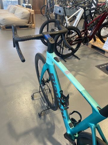 Used Bianchi E-Oltre 2026 2026 Road & Gravel, Blue — image 2 of 10