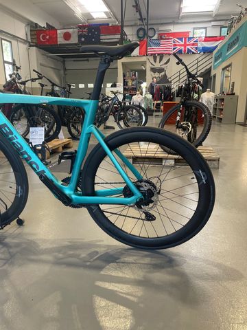 Used Bianchi E-Oltre 2026 2026 Road & Gravel, Blue — image 5 of 10