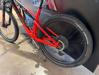 BMC Fourstroke 01 TWO 2024 2024 Mountainbike d'occasion — image 8 sur 10