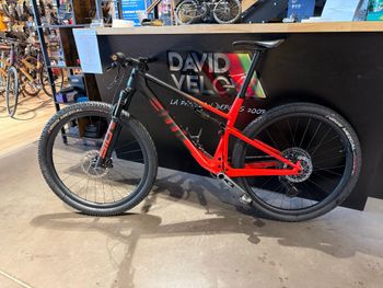 BMC Fourstroke 01 TWO 2024 2024 Mountainbike d'occasion — image 2 sur 10
