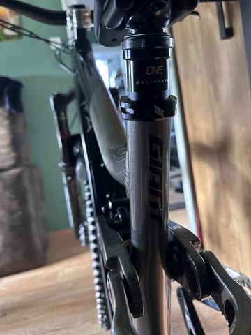 Used Giant Reign 2 2023 2023 Mountainbike, Black — image 2 of 5