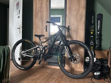 Used Giant Reign 2 2023 2023 Mountainbike, Black — image 5 of 5