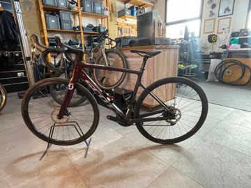 Scott Addict 30 2024 2024 Road & Gravel d'occasion — image 1 sur 21