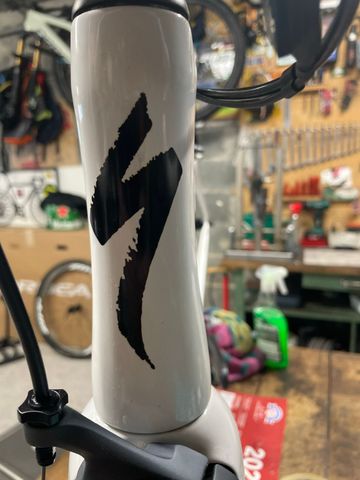 Used Specialized Tarmac Shimano Ultegra Di2 2019 Road & Gravel, White — image 8 of 13