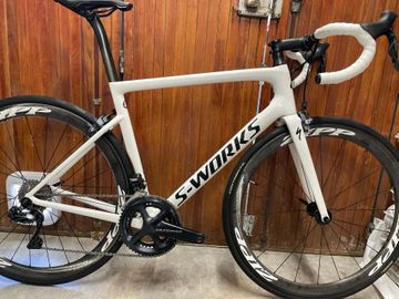 Used Specialized Tarmac Shimano Ultegra Di2 2019 Road & Gravel, White — image 1 of 13