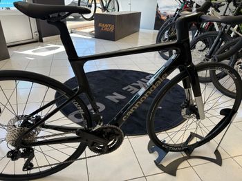 Käytetty Cannondale SuperSix EVO Carbon Disc 105 Di2 2025 2025 Road & Gravel