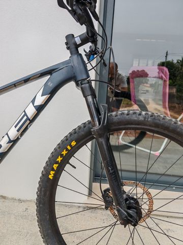 Used Trek X-Caliber 9 2023 2023 Mountainbike, Light Gray, 27.5, 29 — image 7 of 8