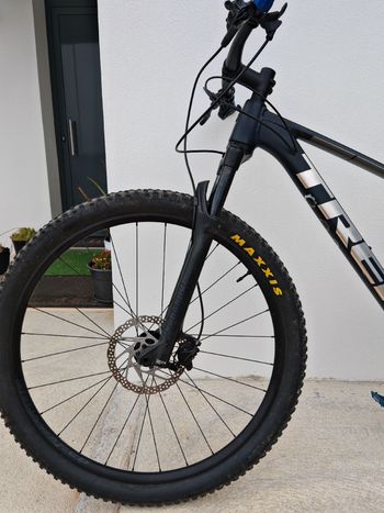 Brugt Trek X-Caliber 9 2023 2023 Mountainbike — billede 2 af 8