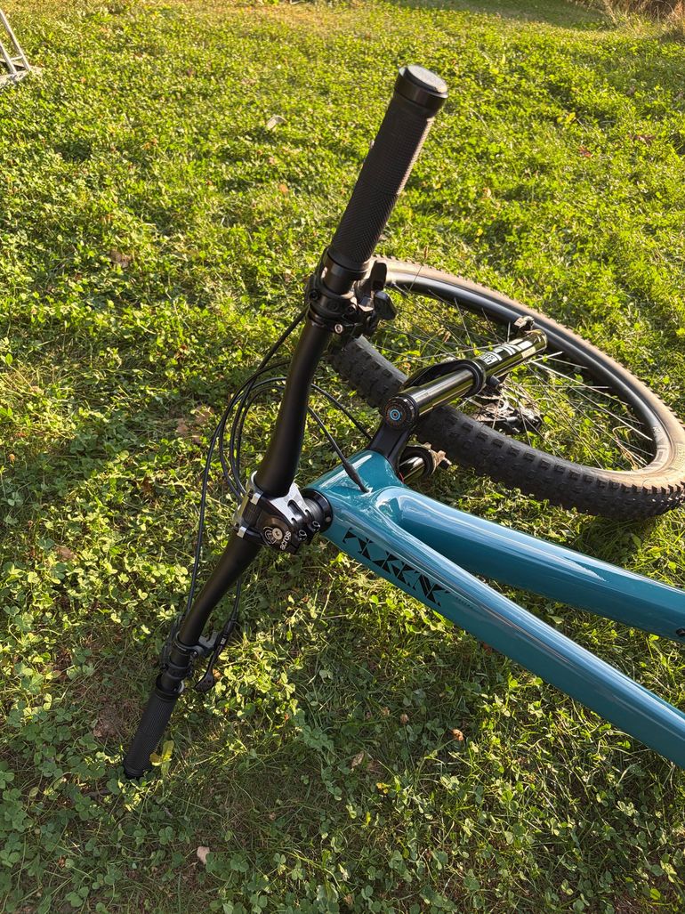 Brugt Propain Hugene 2 CF 29" Performance 2023 2023 Mountainbike — billede 35 af 37
