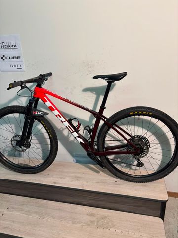 Used Trek Procaliber 9.8 2023 2023 Mountainbike, Red, 29 — image 5 of 17