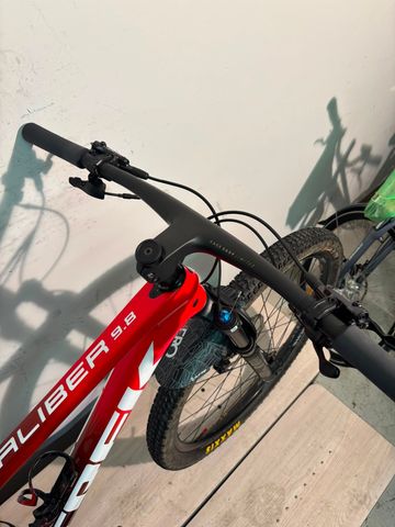 Used Trek Procaliber 9.8 2023 2023 Mountainbike, Red, 29 — image 10 of 17