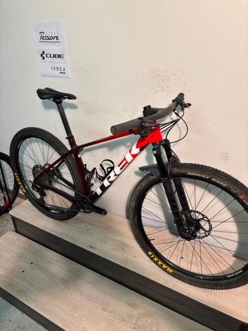 Used Trek Procaliber 9.8 2023 2023 Mountainbike, Red, 29 — image 4 of 17