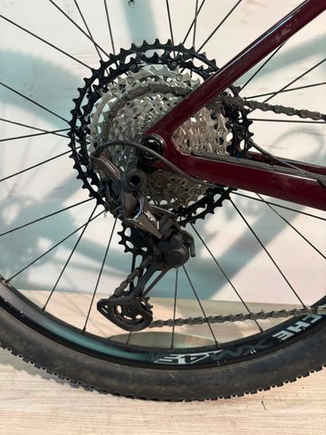 Used Trek Procaliber 9.8 2023 2023 Mountainbike, Red, 29 — image 17 of 17