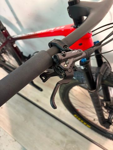 Used Trek Procaliber 9.8 2023 2023 Mountainbike, Red, 29 — image 6 of 17
