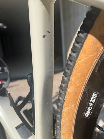 Used Giant Revolt Shimano 105 2020 Road & Gravel, White — image 8 of 8