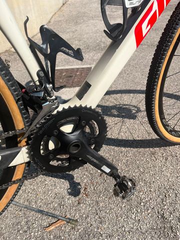 Used Giant Revolt Shimano 105 2020 Road & Gravel, White — image 3 of 8
