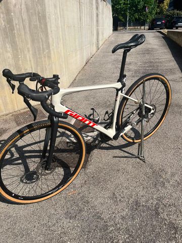 Used Giant Revolt Shimano 105 2020 Road & Gravel, White — image 2 of 8