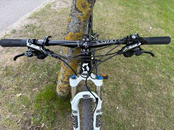 Scott Genius LT 710 Plus 2017 2017 Mountainbike usato, Nero — immagine 4 di 21