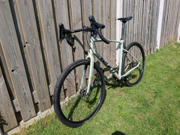 Used Giant Revolt 1 2021 2021 Road & Gravel, Green — image 4 of 14