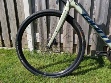 Used Giant Revolt 1 2021 2021 Road & Gravel, Green — image 7 of 14