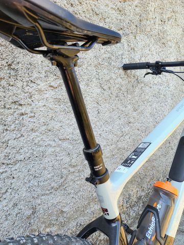 Gebrauchtes Focus RAVEN 8.8 2023 2023 Mountainbike, Hellgrau, 29 — Bild 5 von 9