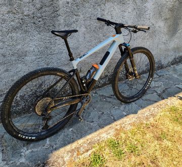 Gebrauchtes Focus RAVEN 8.8 2023 2023 Mountainbike, Hellgrau, 29 — Bild 9 von 9