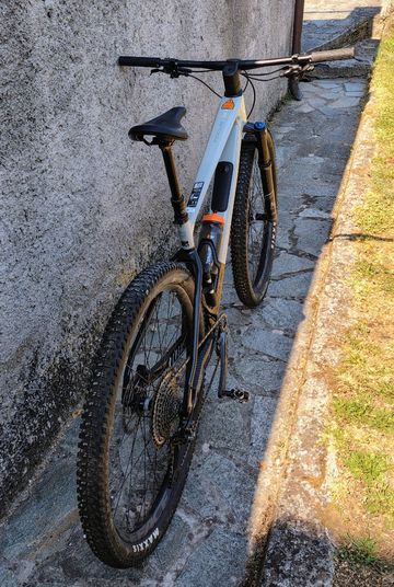 Gebrauchtes Focus RAVEN 8.8 2023 2023 Mountainbike, Hellgrau, 29 — Bild 8 von 9