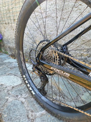 Gebrauchtes Focus RAVEN 8.8 2023 2023 Mountainbike, Hellgrau, 29 — Bild 3 von 9