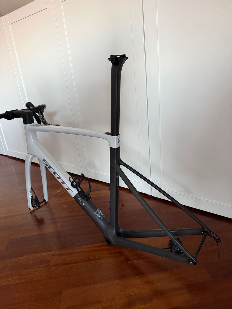 Brugt Scott Addict RC Pro 2025 Frameset 2025 Road & Gravel — billede 4 af 7
