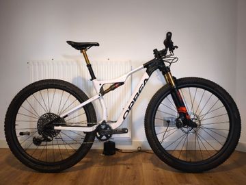 Gebrauchtes Orbea Oiz SRAM X01 Eagle 2021 Mountainbike, Weiß — Bild 1 von 9