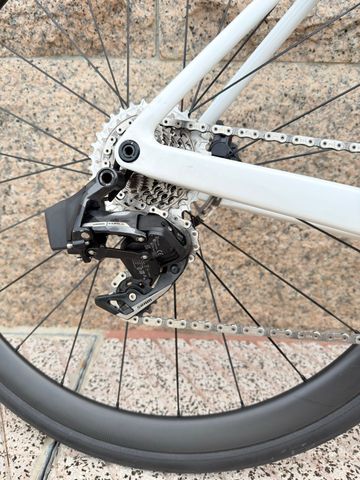 Scott Addict RC 10 2021 2021 Road & Gravel usato, Bianco — immagine 6 di 12