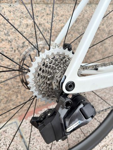 Scott Addict RC 10 2021 2021 Road & Gravel usato, Bianco — immagine 8 di 12