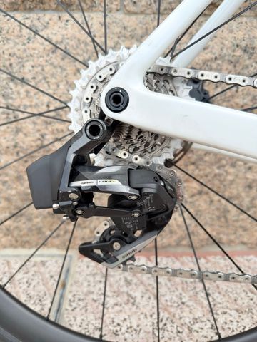 Scott Addict RC 10 2021 2021 Road & Gravel usato, Bianco — immagine 7 di 12