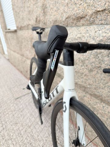 Scott Addict RC 10 2021 2021 Road & Gravel usato, Bianco — immagine 3 di 12