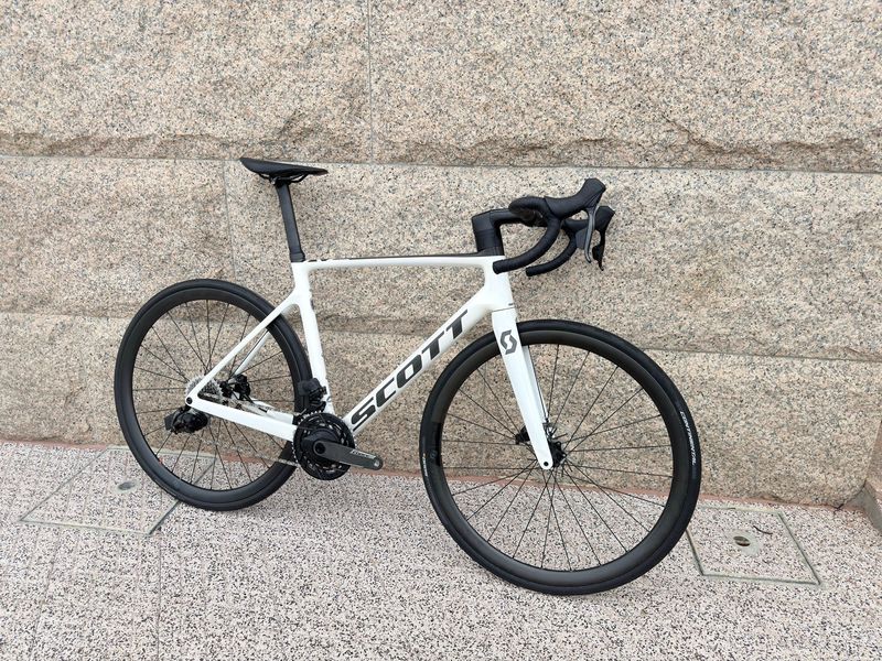 Tweedehands Scott Addict RC 10 2021 2021 Road & Gravel