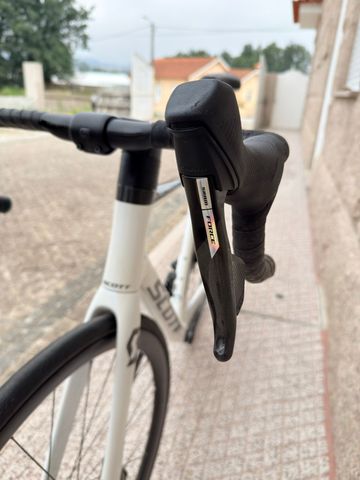 Scott Addict RC 10 2021 2021 Road & Gravel usato, Bianco — immagine 4 di 12