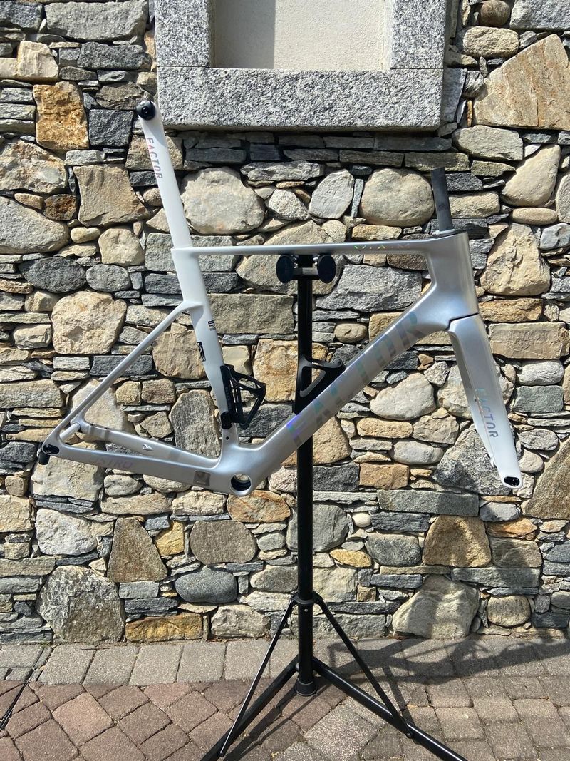 Tweedehands FACTOR OSTRO VAM ARTIC CHROME 2026 Frameset 2026 Road & Gravel