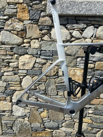 Brugt FACTOR OSTRO VAM ARTIC CHROME 2026 Frameset 2026 Road & Gravel — billede 17 af 17