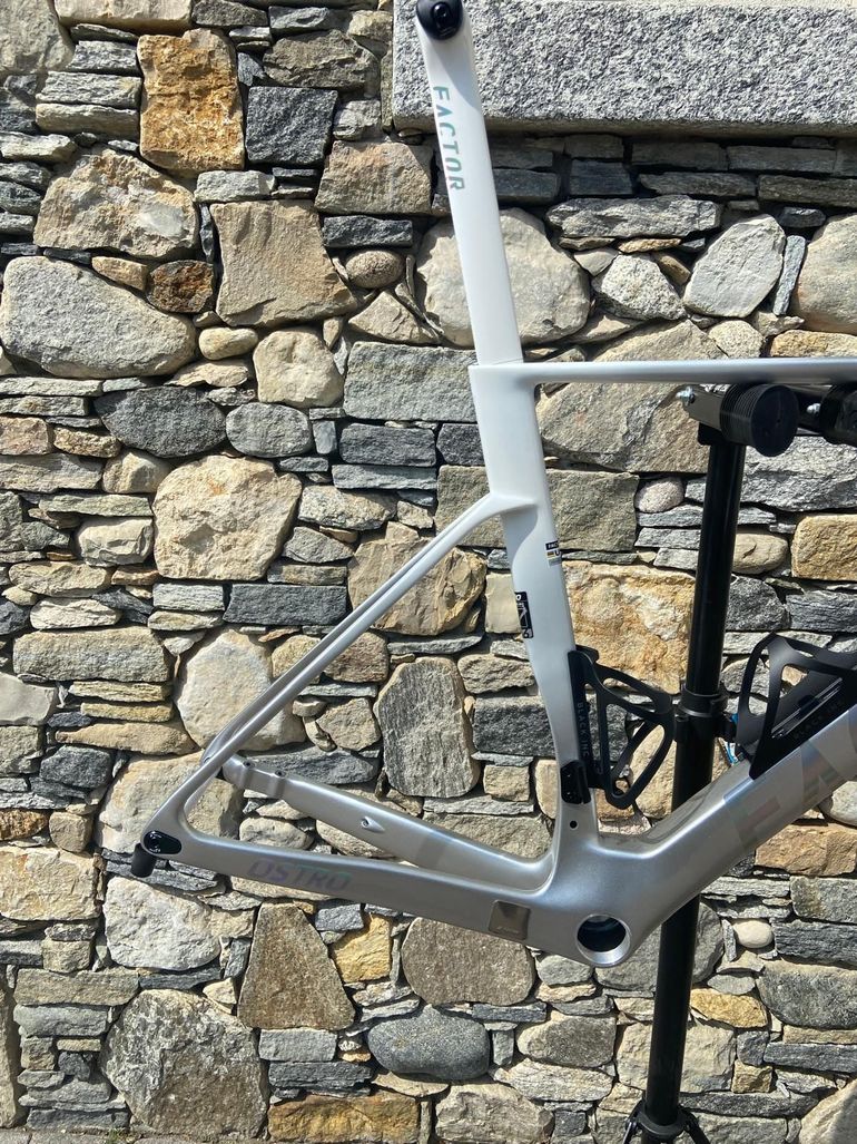 Brugt FACTOR OSTRO VAM ARTIC CHROME 2026 Frameset 2026 Road & Gravel — billede 17 af 17
