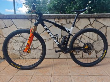 Trek Supercaliber 9.7 2021 2021 Mountainbike d'occasion — image 2 sur 7
