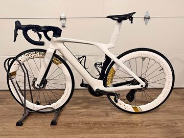 Used Carbon Pro Trek 2025 Urban, White — image 1 of 10