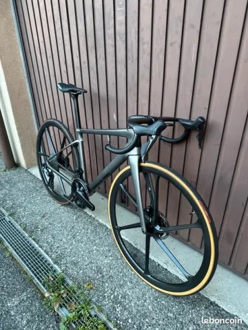 Tweedehands Enve Melee PRO RED 2025 2025 Road & Gravel — afbeelding 2 van 8