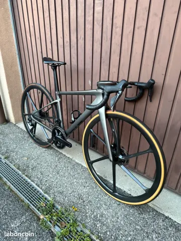 Enve Melee Premium RED 2025 2025 Road & Gravel usato, Grigio chiaro — immagine 2 di 7