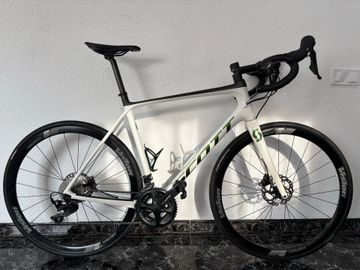 Gebrauchtes Scott Addict 20 disc 2021 2021 Road & Gravel, Weiß — Bild 1 von 8