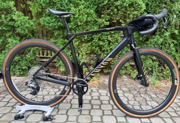 Używany Canyon Grail CF SL 7 eTap 2022 2022 Road & Gravel
